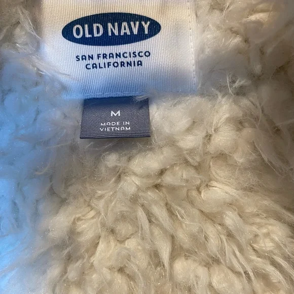 Old Navy Women's Fur trim vest size Medium - Picture 5 of 8